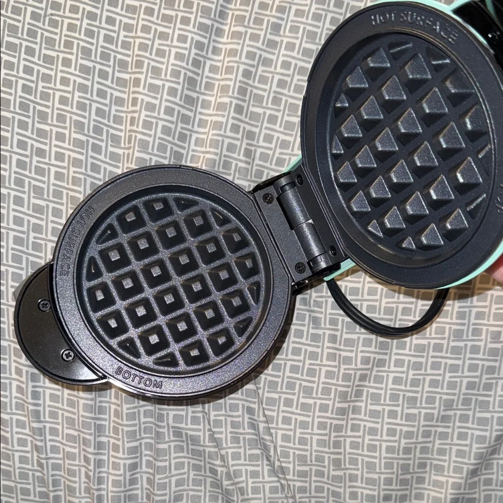 NWOT Mint Green Mini Waffle Maker - Picture 2 of 8